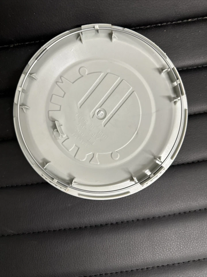 03-11 Mercury Grand Marquis calota central de substituição 6W33-1A096-AB. - Imagem 3 de 4