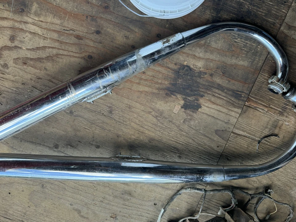 Silenciador de escape Suzuki GT 185 Foto 3 de 4