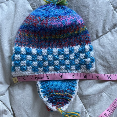 Sombrero de ganchillo tejido a mano multicolor con orejeras bebé/niño pequeño - Imagen 7 de 7