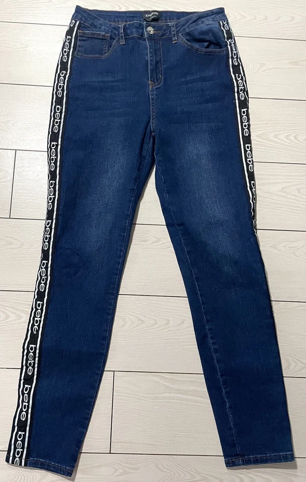Pantalones de mezclilla ajustados Bebe para mujer con logotipo cinta lateral y bolsillo trasero deletreado Foto 2 de 4