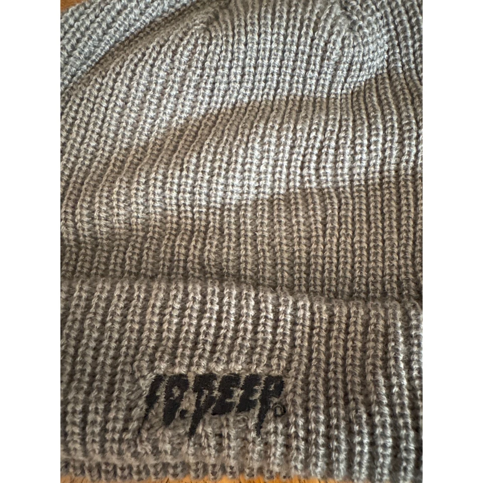 10. Sombrero de punto profundo gorro gorra de punto verde logotipo deletreado Foto 2 de 4