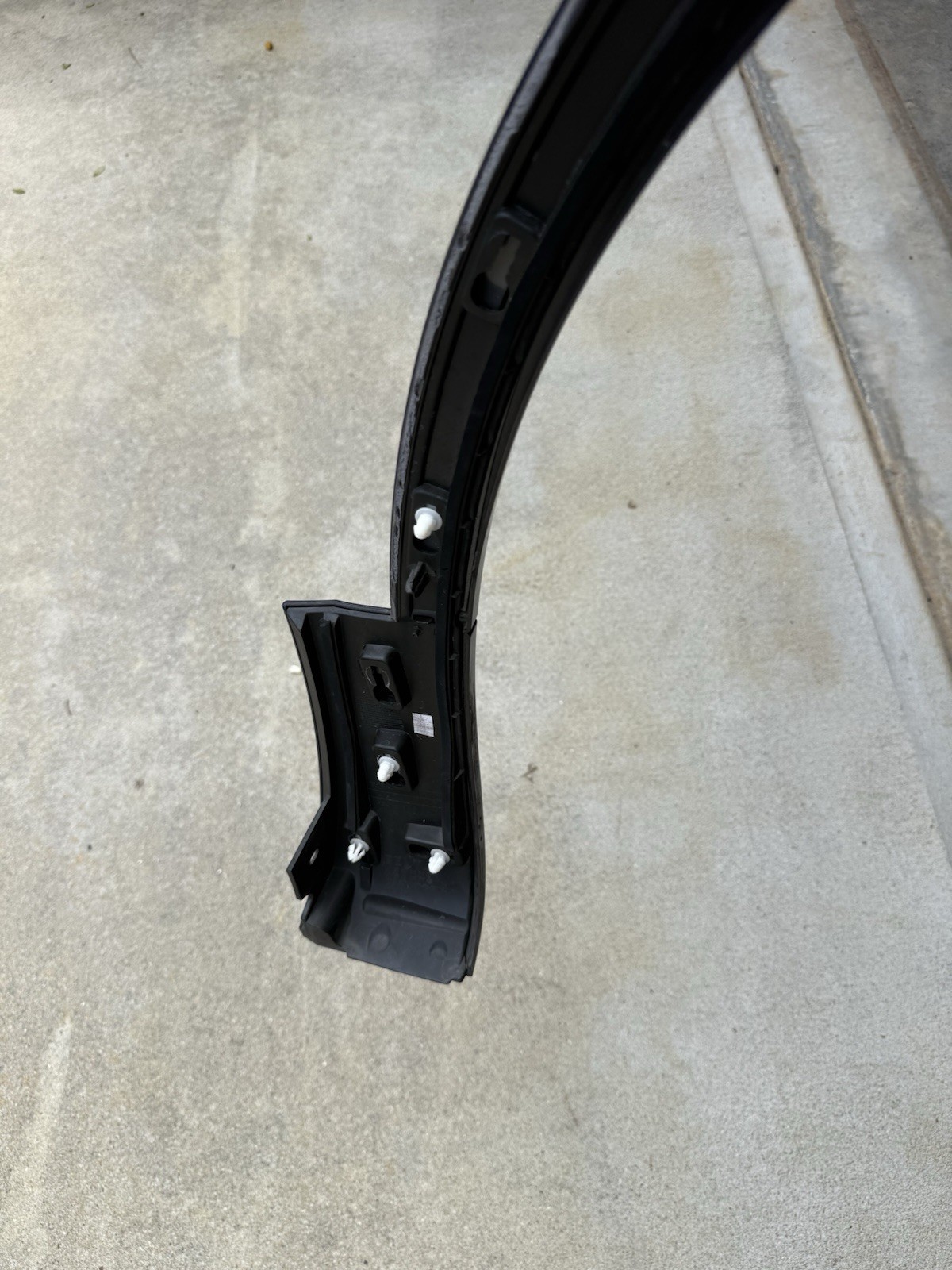 2016-20 BENTLEY BENTAYGA FRONT LEFT FENDER FLARE ARCH TRIM MOLDING SIGNAL LIP