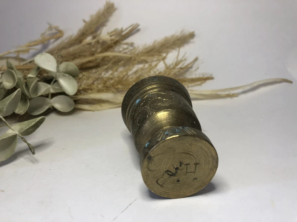 Petit mortier en laiton décoré de gravure artistique – Initiales gravées - Photo 3/4