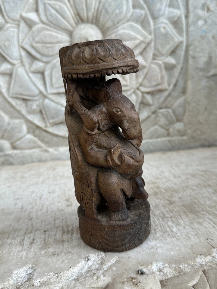 Antigua figura de madera tallada a mano del dios hindú Ganesha Foto 3 de 4