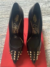Valentino Garavani Rockstud Black Leather Pumps – Size 39 (US 8.5) 