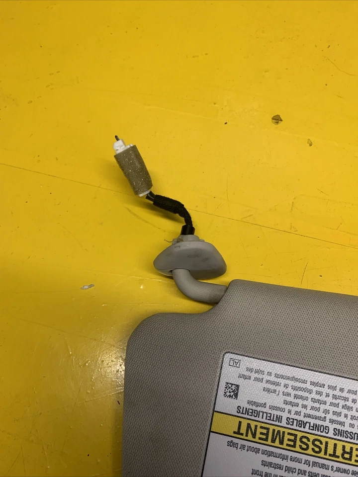 Серый оригинальный комплект солнцезащитных козырьков для левой и правой стороны Subaru Legacy Outback 2015–2019 годов выпуска - Изображение 4 из 4