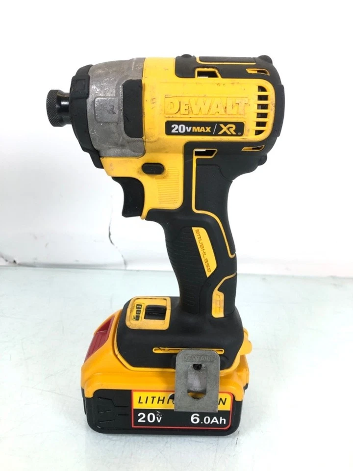 DeWalt Impact Drill Gun DCF887 1/4" W/ Charger & 3rd Party Battery - Image 2 of 4