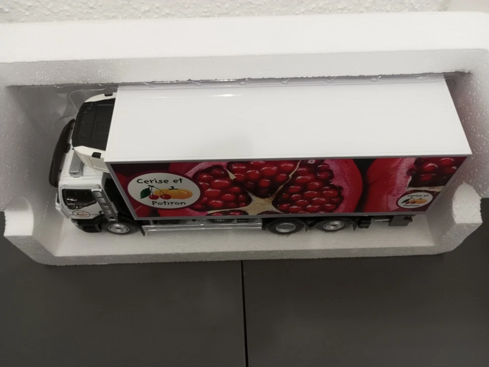 Collector ELIGOR LBS camion BERLIET RENAULT D 26 porteur Frigorifique Neuf - Photo 3/4