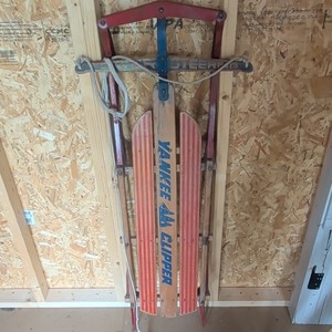 Flexible Flyer Yankee Clipper Steerable Wood Sled F023 Red/Tan/Blue
