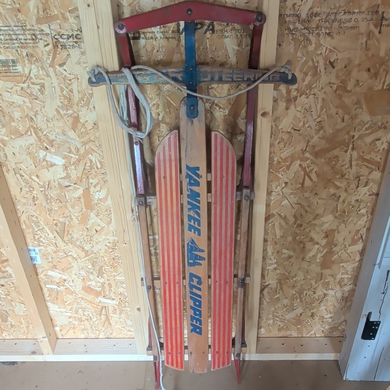 Flexible Flyer Yankee Clipper Steerable Wood Sled F023 Red/Tan/Blue