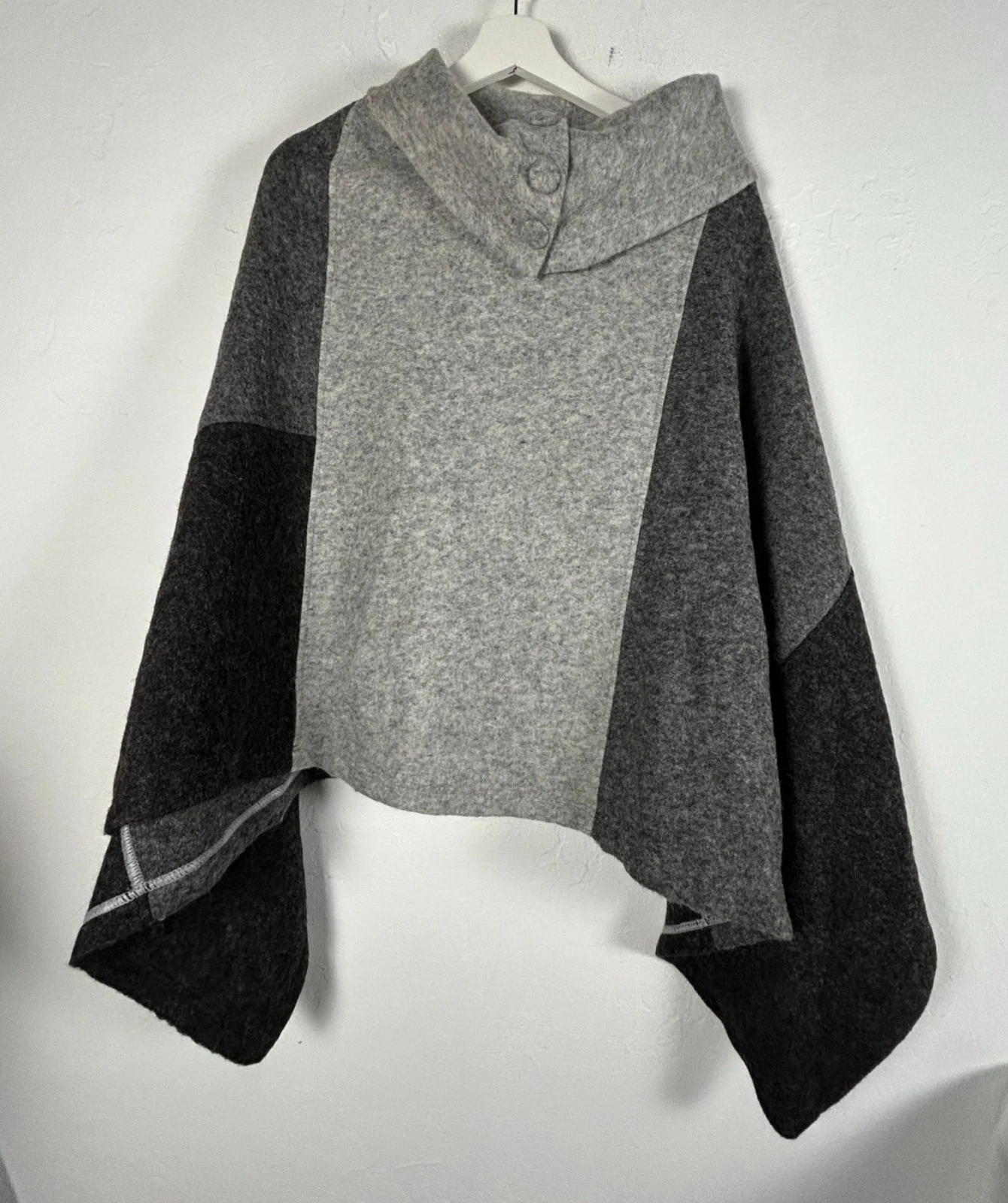 Run Style Women's Handmade Gray Black Colorblock Wool Poncho Cape Cowl Collar
