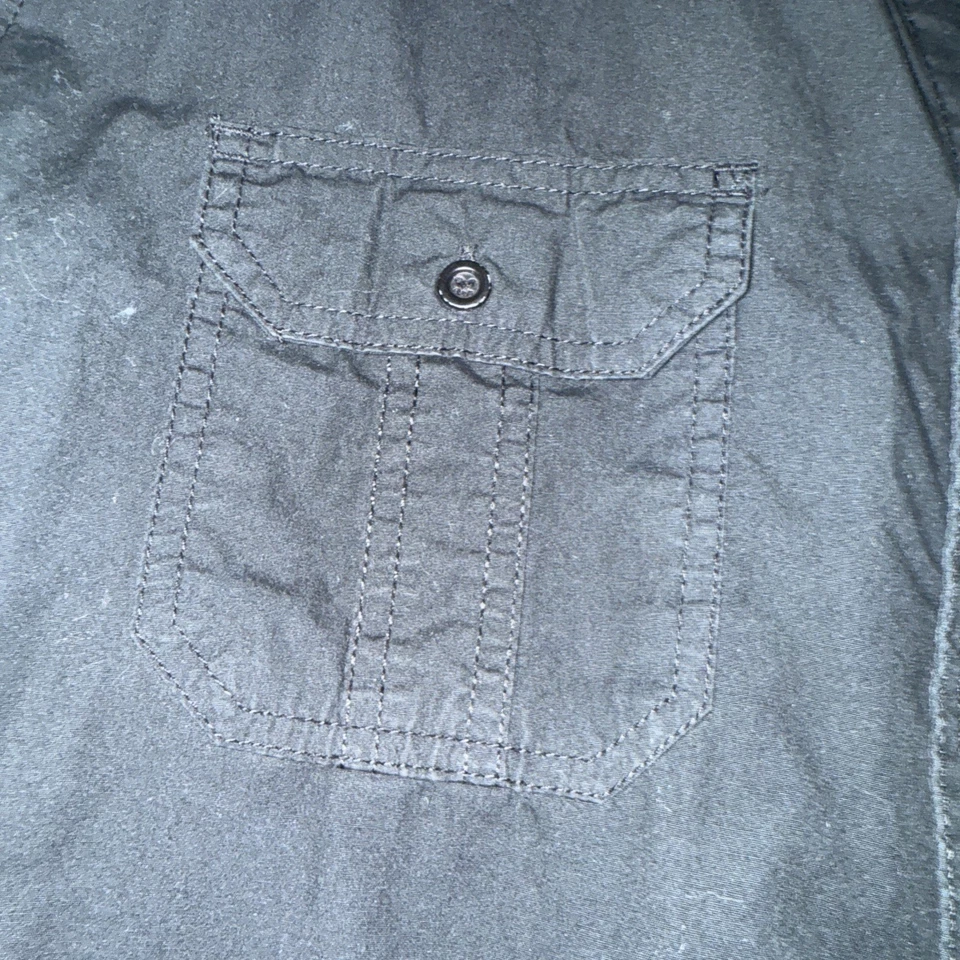 Camisa masculina PD&C preta manga longa com botões e bolsos tamanho grande usada - Imagem 4 de 4