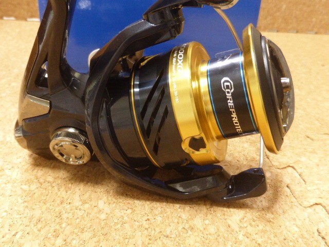 Spinning Reel 19 SPHEROS SW 4000XG Spinning Reel New in Box