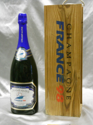 MAGNUN 150 cl VOLLFLASCHE CHAMPAGNER FUSSBALL-WELTMEISTERSCHAFT 1998 SCHATULLE