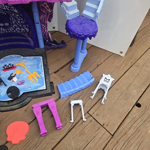Playset Castello Catacombe Monster High Freaky Fusion 2013 con alcuni accessori - Foto 7 di 10