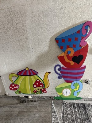 Wonderland Tea Yard Decoration Garden Stakes Preowned