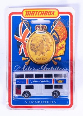 Matchbox No MB 17B Daimler Londoner Silver Jubilee Bus Near Mint