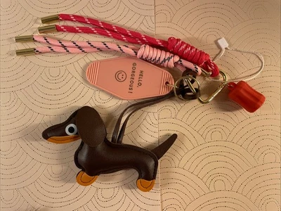 Taschenanhänger Dackel Design mit Herz Karabiner Parfümverschluss - Bild 1 von 4