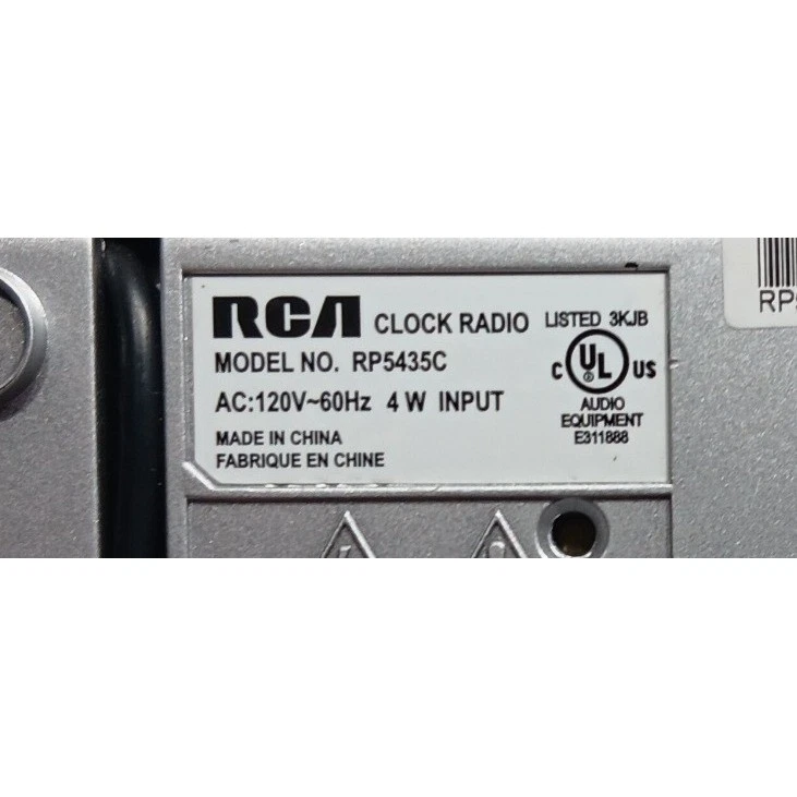 RCA RP5435C Plateado 2 Bandas AM FM Reloj Radio Doble Alarma Entrada Auxiliar Reposo Foto 4 de 4