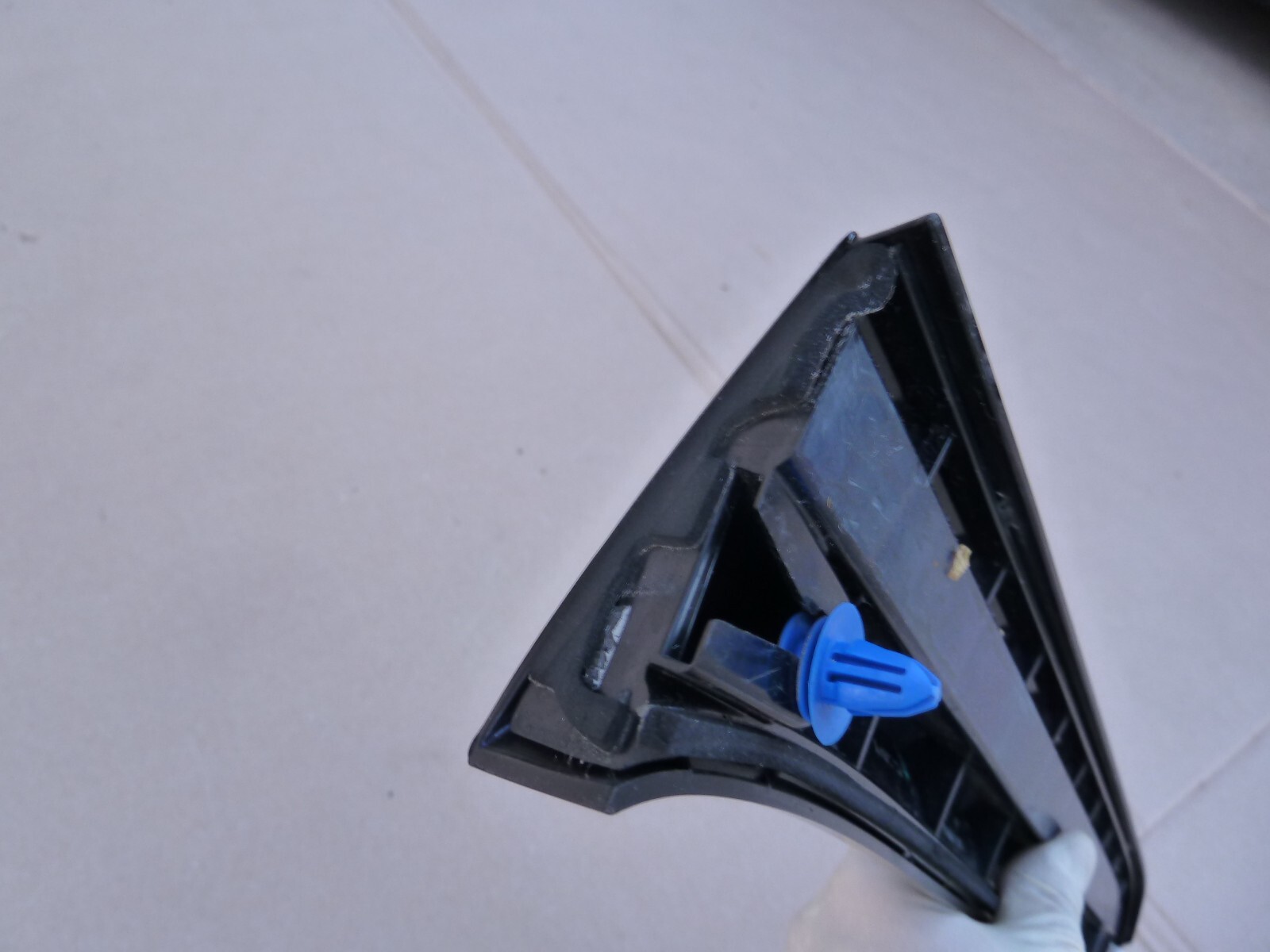 BENTLEY Bentayga Drivers Side Left Rear Back Glass Edge Molding Trim Garnish
