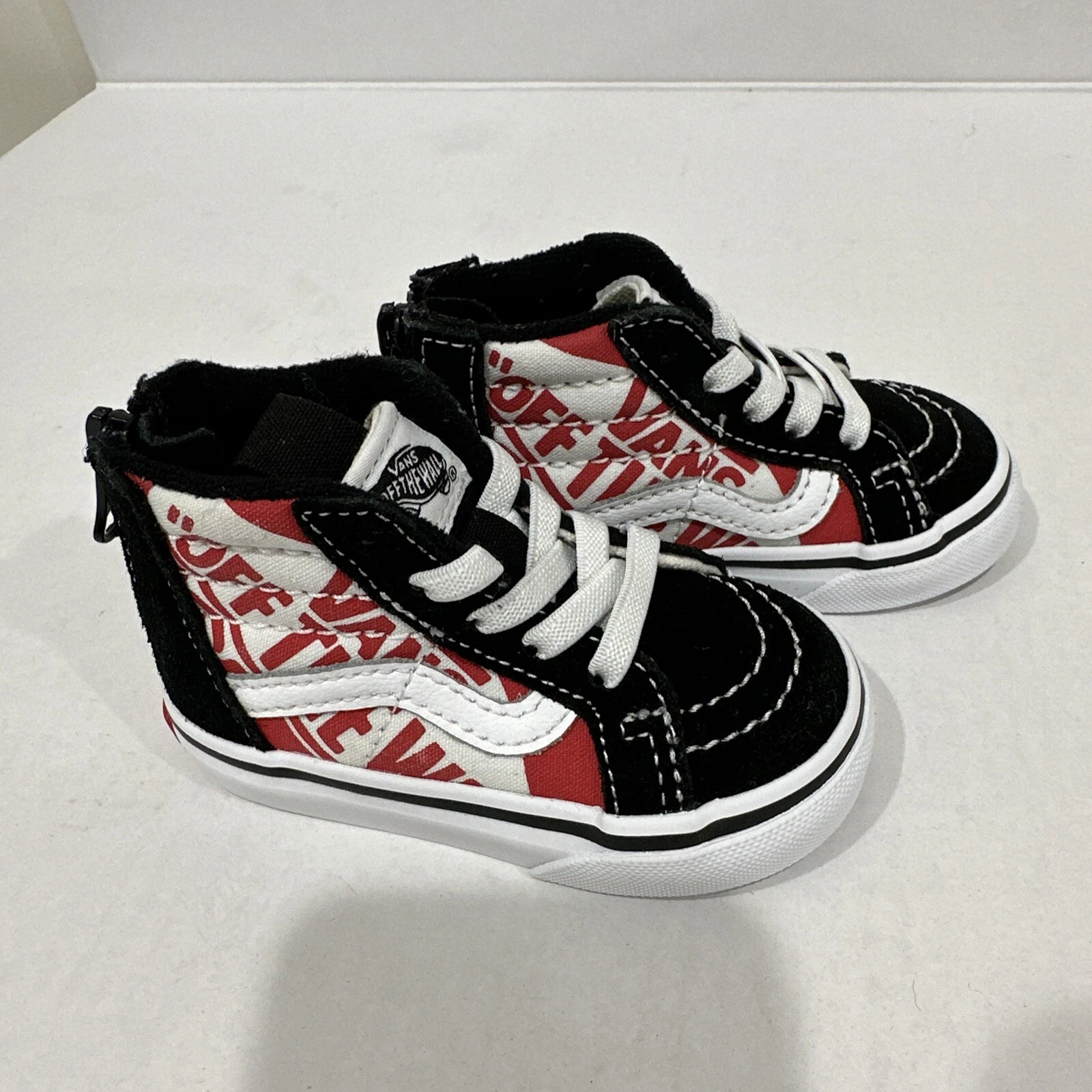 Scarpe da skate Vans Doheny rosse e bianche con stampa logo da parete taglia 4