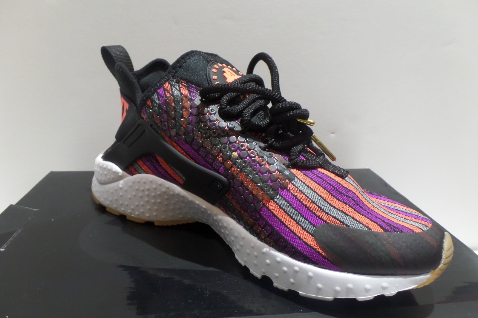 nike huarache hot lava snipes