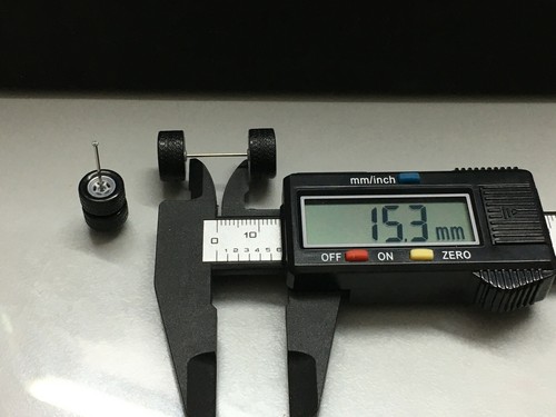 R030 Hot Wheels 1/64 Set Real riders Slotted Grey 10/12mm, Gasser Rubber wheels - Picture 7 of 7