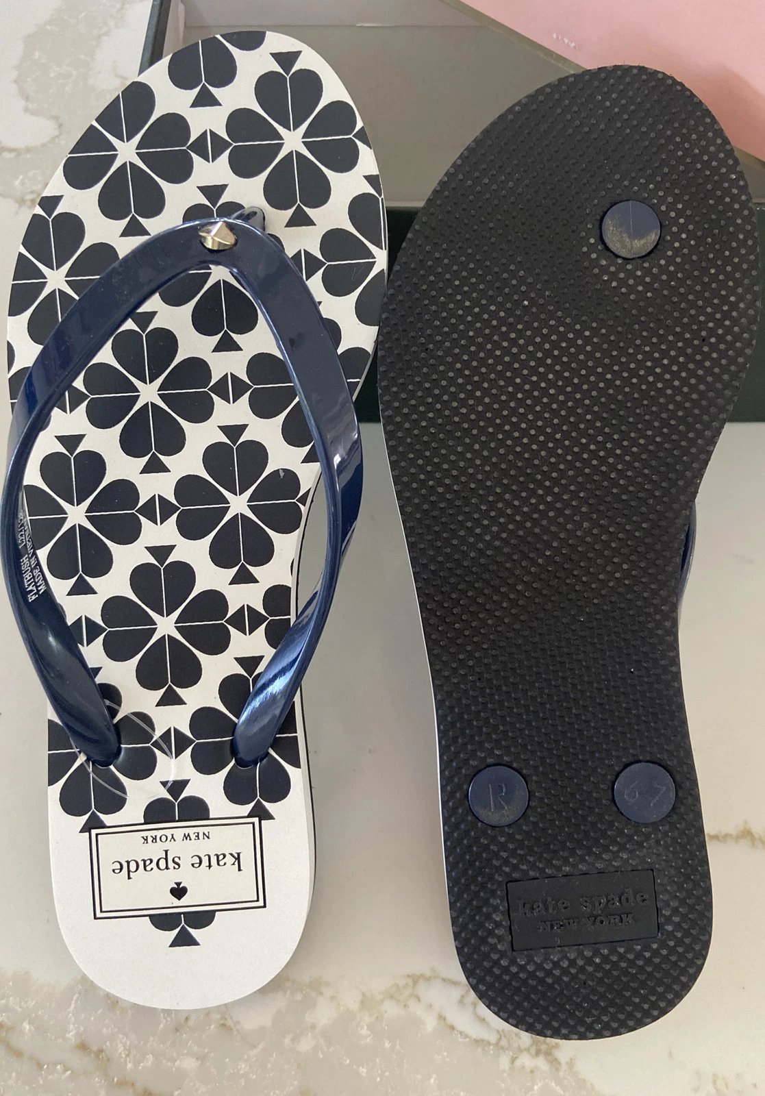 Sandali infradito Kate Spade NY 6 blu navy argento charm tanga leggeri