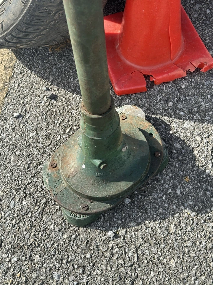 ANTIQUE MEYERS HAND WATER PUMP - Image 4 of 4