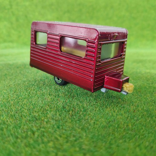 Matchbox 1-75 Caravan Trailer 1978 MB31 / Candy Red / Yellow / Bulgarian Base - Picture 4 of 6