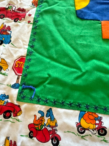 BABY QUILT-TRAIN, TRUCKS, BUSES & CARS RED FLANNEL BACKING HAND TIED 41.5 x 42 - Picture 5 of 6