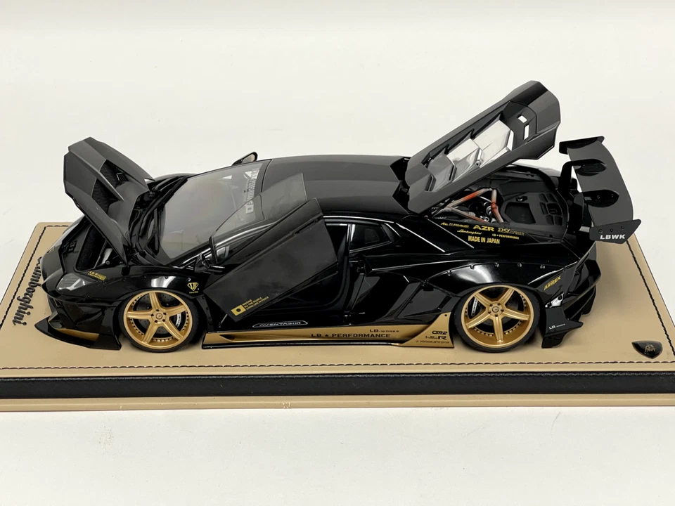 1/18 AutoArt Lamborghini Aventador Liberty Walk Base de cuero negro/dorado Foto 4 de 4