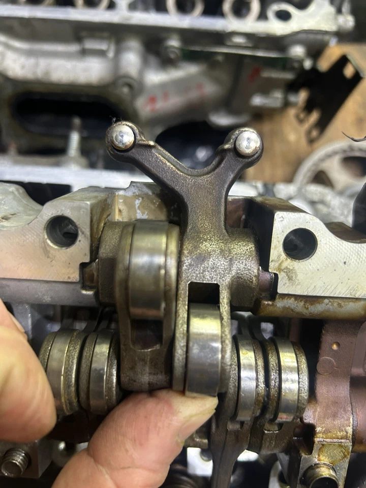 Braço balancim de admissão Acura 3.7l TL SH AWD 14620-R72-A02 usado - Imagem 2 de 4