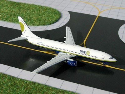 Miami Air International Boeing 737-800 N738MA GeminiJets GJBSK450 1:400 RARE