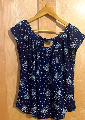LC Lauren Conrad Women s M Navy Floral Sleeveless Tie Neck Blouse