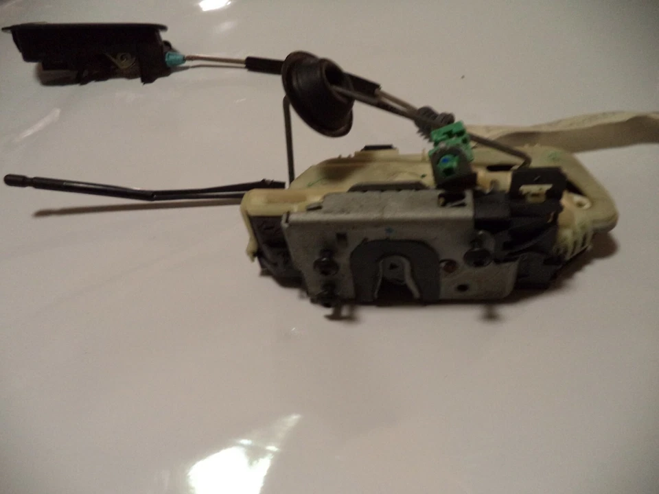 2009-2014 福特 TAURUS SHO-LINCOLN MKS 原始设备制造商后部右动力门锁激活器 — 第 2/4 张图片