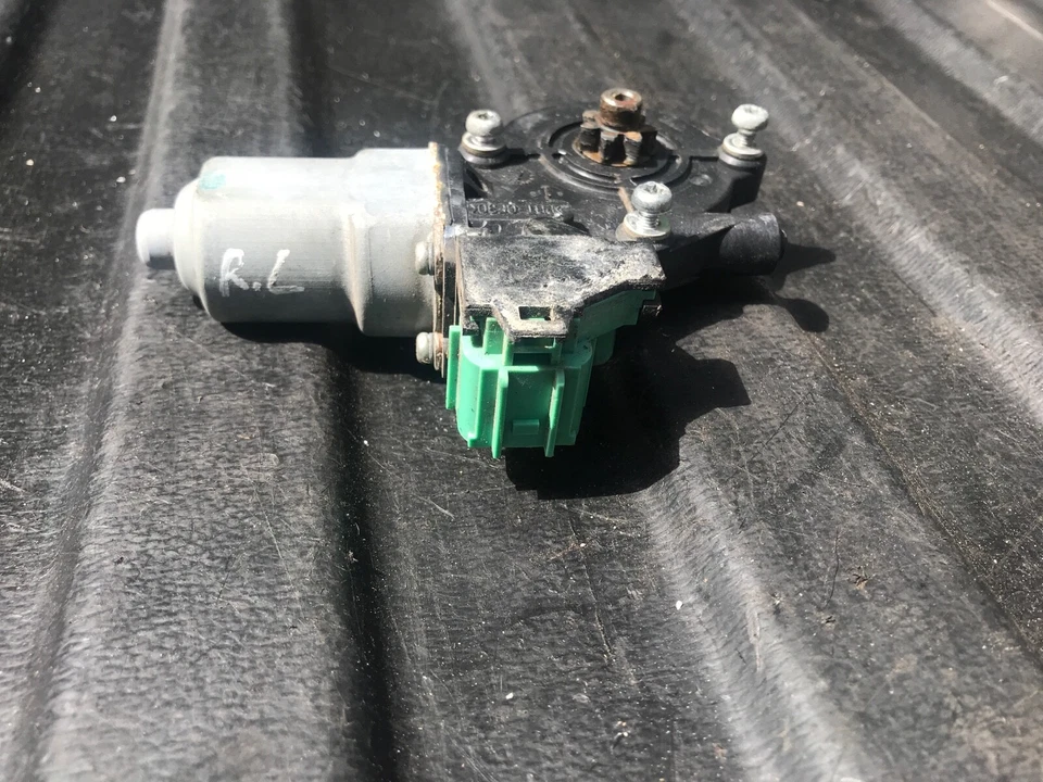 INFINITI M30 M35 M37 M56 Q70 2012 REAR LEFT WINDOW REGULATOR MOTOR 82731 1BN0A - Image 3 of 4