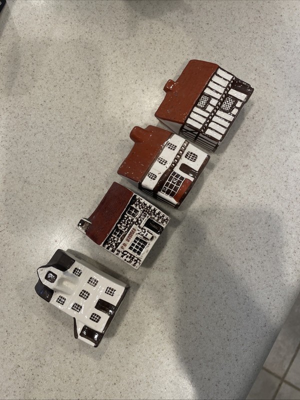 Charming Mudlen End Studios Vintage Miniature Cottage Set of 4– Made in England