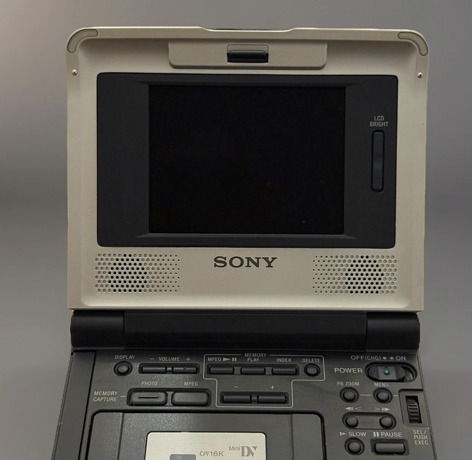 Sony GV-D1000 Digital Video Cassette Recorder - SOLD FOR PARTS-NO RETURNS AS IS! - Image 3 of 4