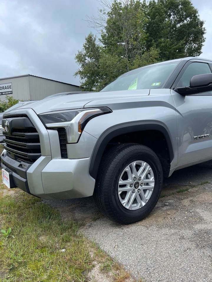 Juego de 4 superposiciones de revestimiento de rueda negro brillante Toyota Tundra/Sequoia 2022-2026 Foto 4 de 4