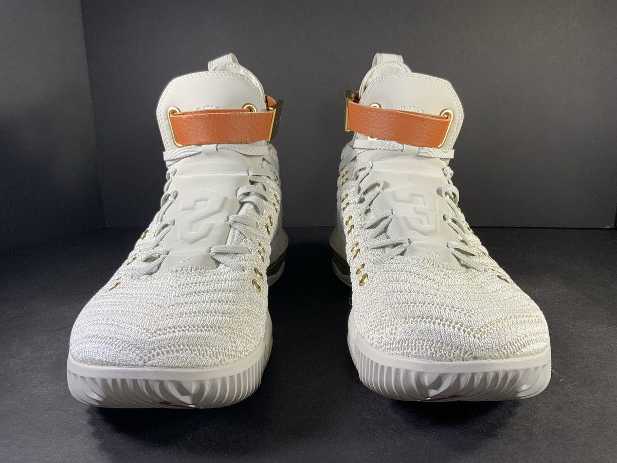 Nike LeBron 16ホワイト/レッド Nike LeBron 16 HFR Harlem Fashion Sail Light Bone Women Size