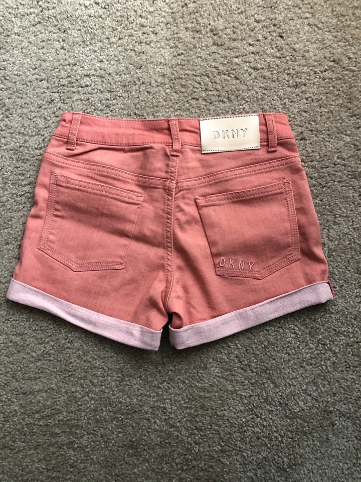 Pantalones cortos coral DKNY para niñas - talla 12 Foto 2 de 3