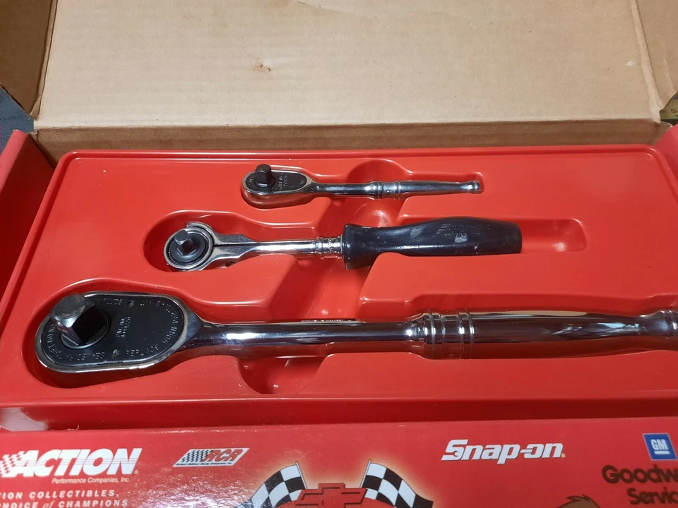 2001 SNAP ON Kevin Harvick #29 Looney Toons  Monte Carlo Action 1:24 Diecast - Image 3 of 4