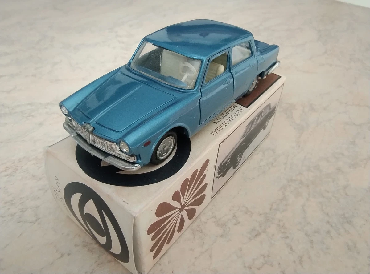 MEBETOYS - A4 - Alfa Romeo 2600 Berline - Vert Métallisé