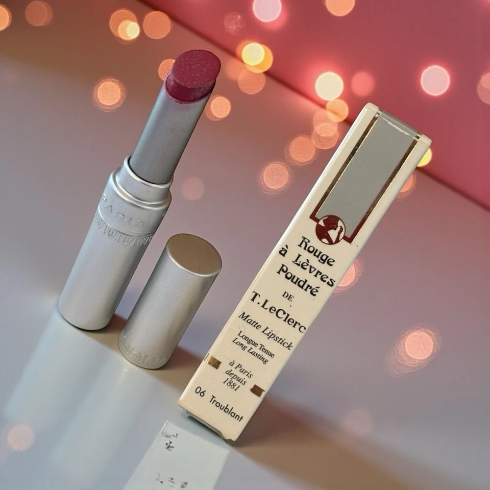 Lápiz labial mate de larga duración T.LeClerc Rouge à Lèvres Poudré, tono: 06 Troublant Foto 3 de 4