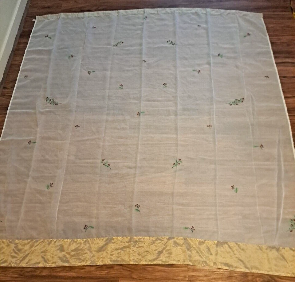 Cortina de ducha de tela transparente metálica adorno dorado flores rojas cabaña contemporánea Foto 2 de 4