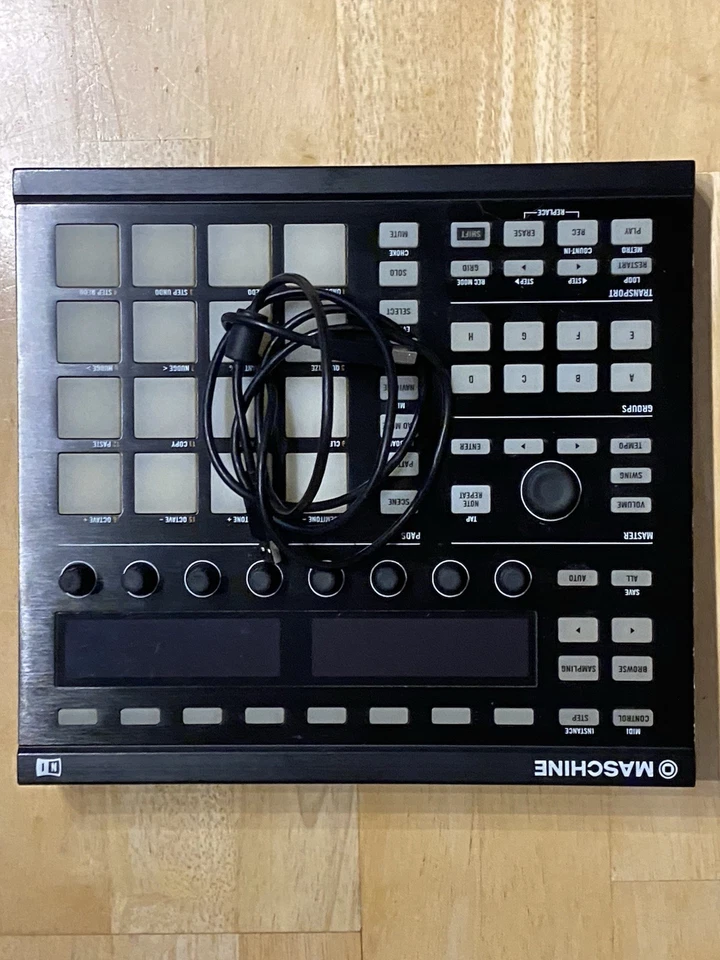 Native Instruments Maschine MK2 – Funktion getestet | Kabel (USB) - Bild 2 von 4