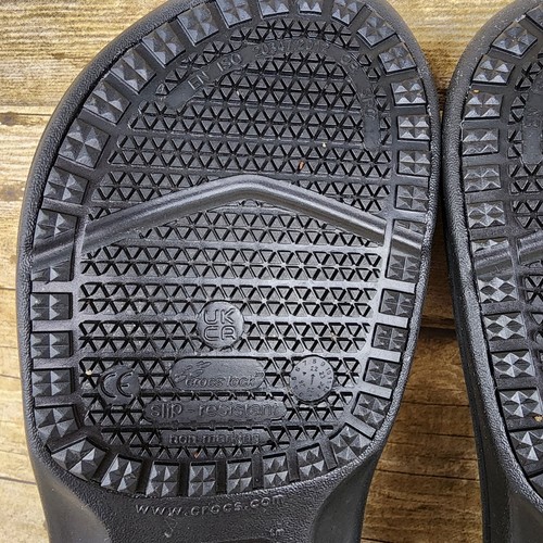 Crocs On The Clock Clogs Herren 7 Damen 9 rutschfeste Arbeits Slipper schwarz - Bild 11 von 11