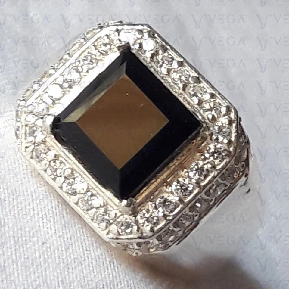 Anillo para hombre de ónix natural con diamantes enchapado en platino 950PT con forma de princesa de 5,10 quilates Foto 2 de 4