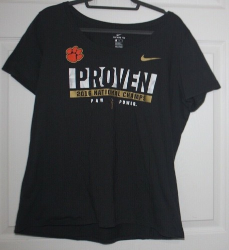 The NIKE Tee t-shirt size XL gray 